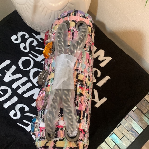 Kurt Geiger London
Mini Kensington Tweed Love Heart Crystals Crossbody Bag - Picture 11 of 17